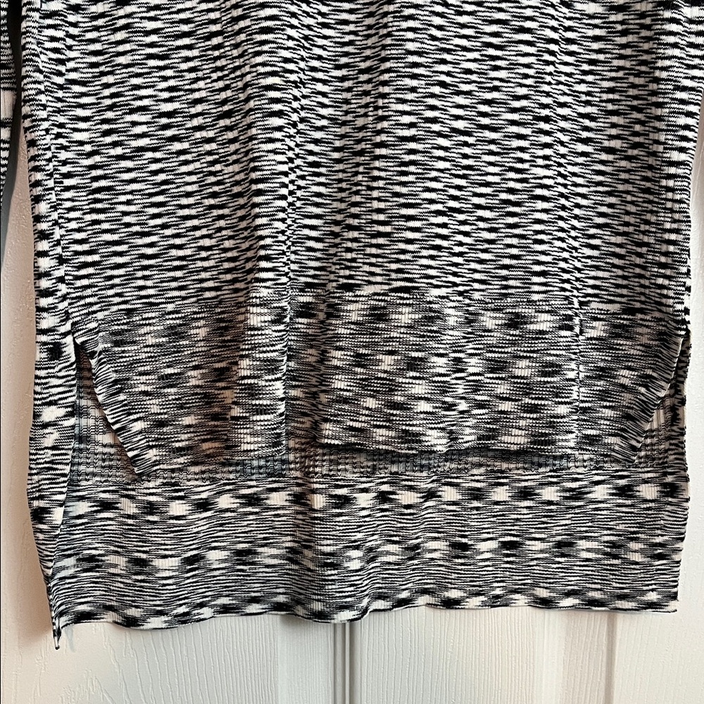 Veronica Beard White and Black Patterned Sweater - Women’s Size M - Contemporary - Picture 4 of 11